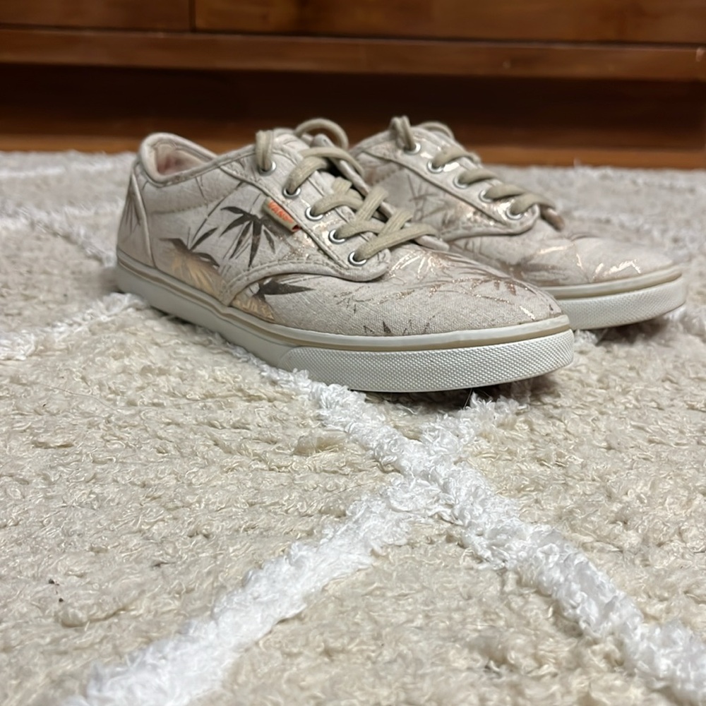 size 6, tan palm tree vans